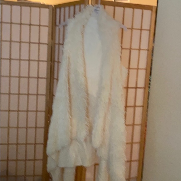 Softest duster EVER - Picture 5 of 8